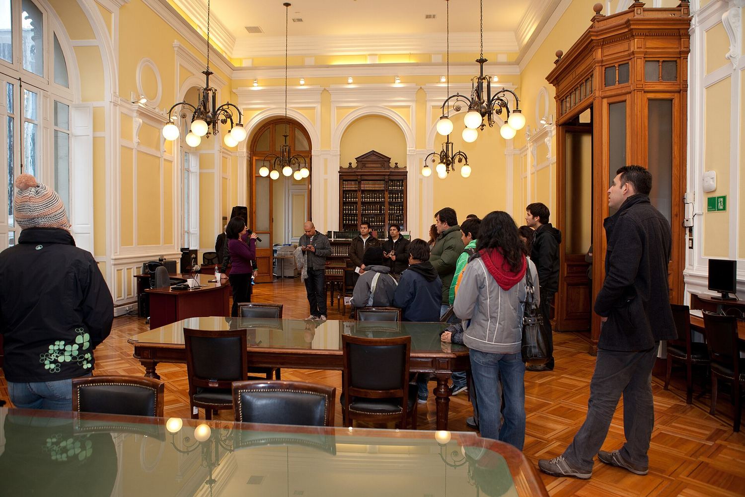 Sala de una biblioteca patrimonial en Chile