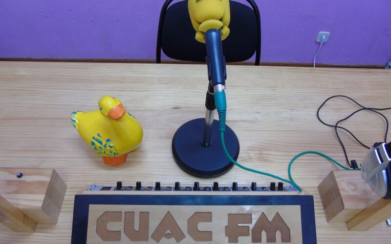 Estudio de una radio comunitaria