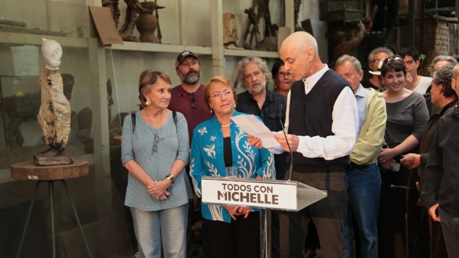 Michelle Bachelet junto a artistas chilenos